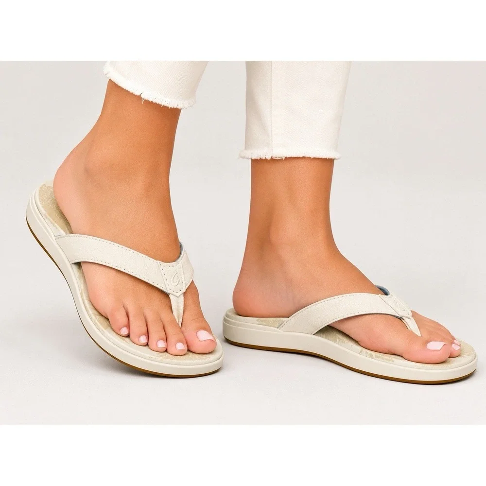 Olukai Womens 7 White Flip Flop Sandals Pineapple Print Comfort Beach Shoes
